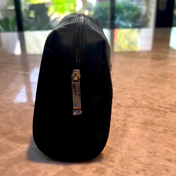 Giorgio Armani cosmetic bag. - Picture 4 of 5